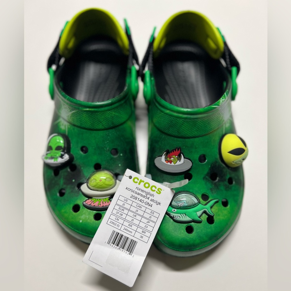 Crocs Ron English WHIN All-Terrain Clogs J4/W7